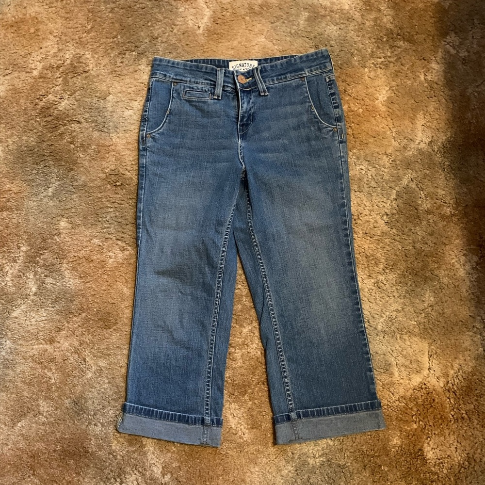 Ladies Brand Levi’s Signature Denim Capris, Size 6